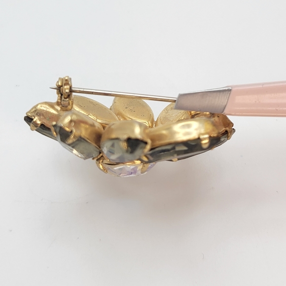 Vintage Rhinestone Flower Shape Brooch - Picture 4 of 8